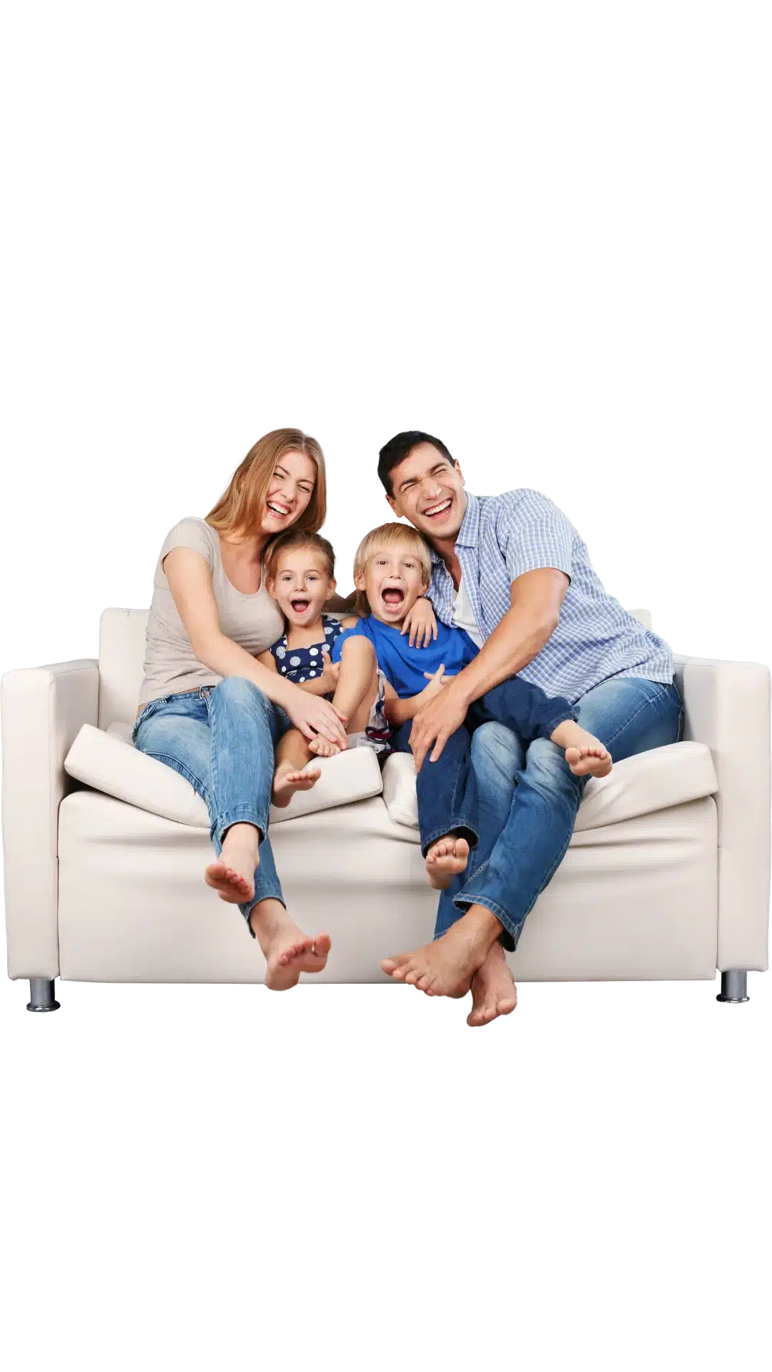 famille-heureuse-canapé
