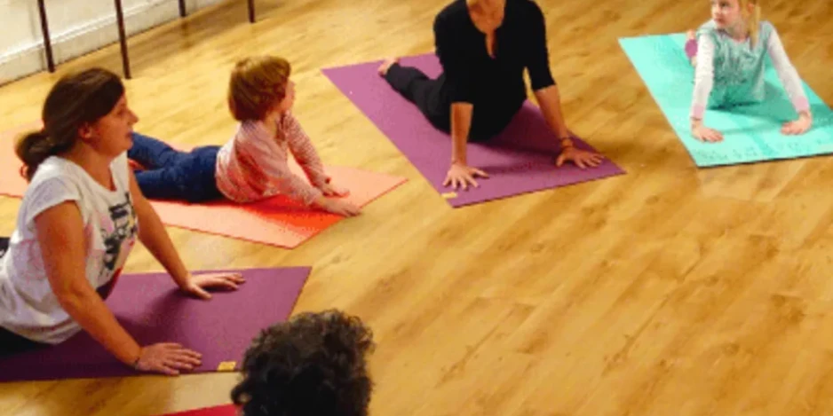 Atelier-Yoga-parent_enfant-3-6-ans-a-Paris-11eme