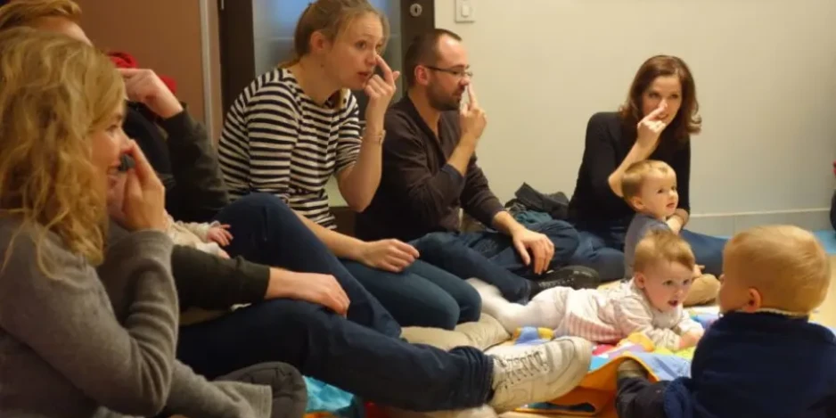 Atelier-parent_enfant-_Signes-avec-bebe_-a-Paris-18eme