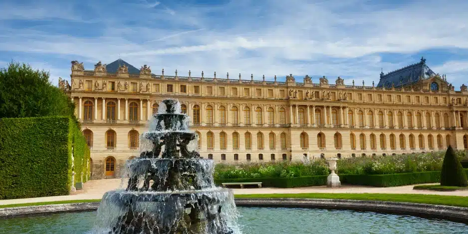 Chateau-de-Versailles-_-Ticket-coupe-file-avec-visite-exclusive-des-appartements-du-roi