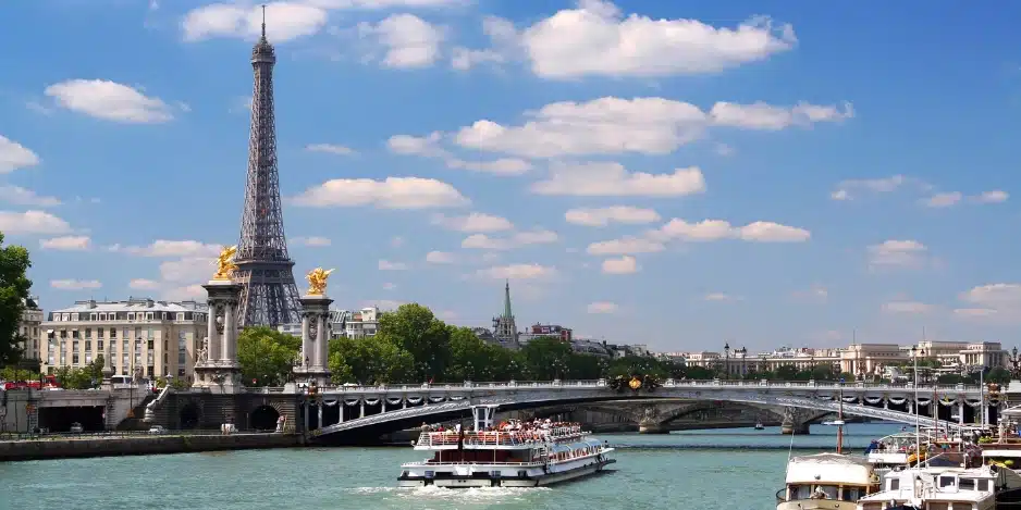 Dejeuner-croisiere-sur-la-Seine-avec-un-repas-gastronomique-de-3-plats