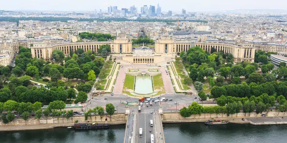 Tour-Eiffel-_-Dejeuner-a-Madame-Brasserie